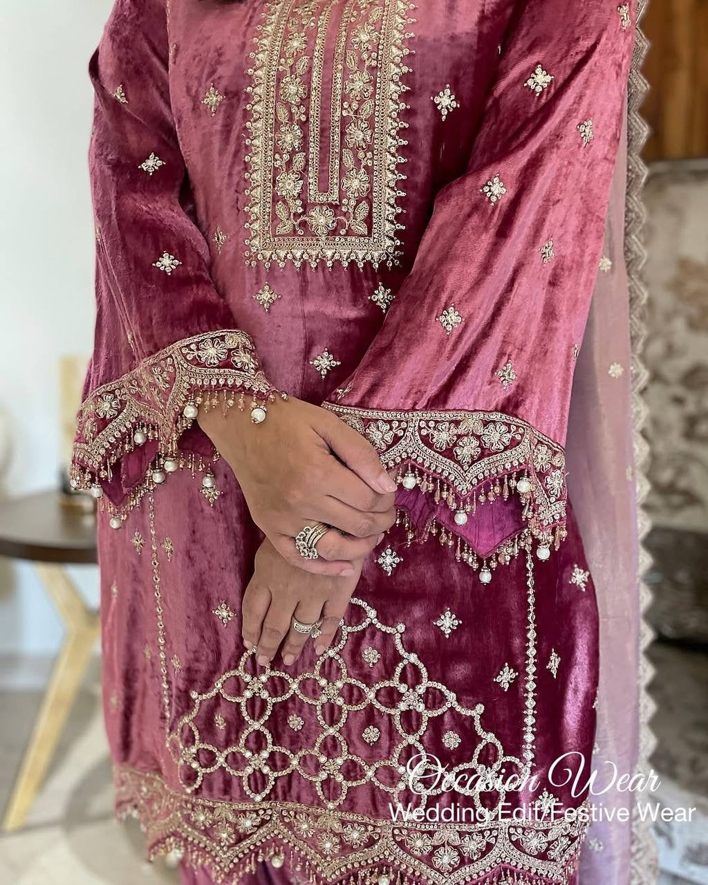 Pink velvet bell sleeves kurta set