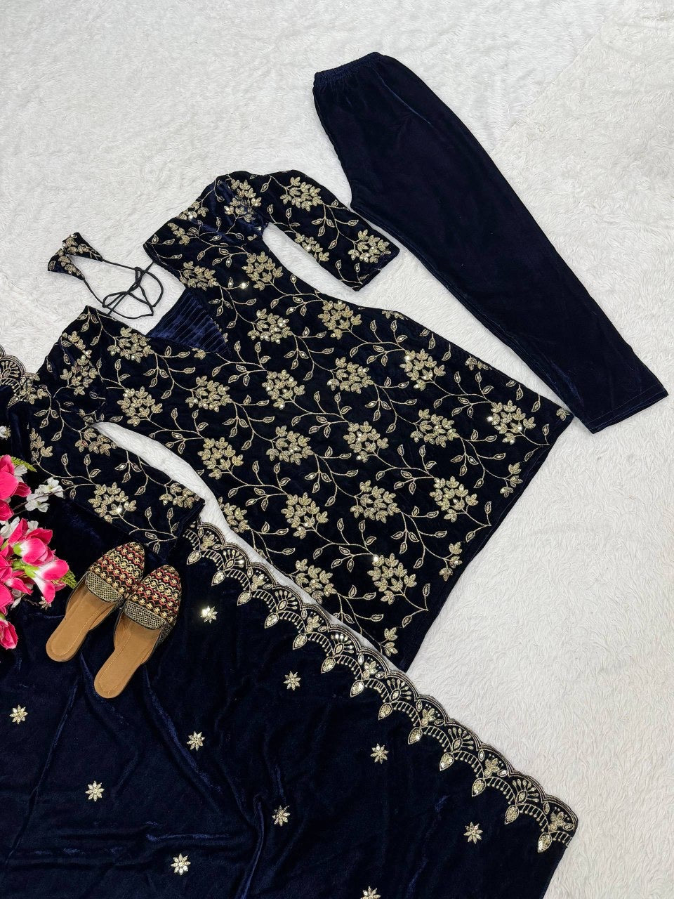 Embroidered velvet kurta set