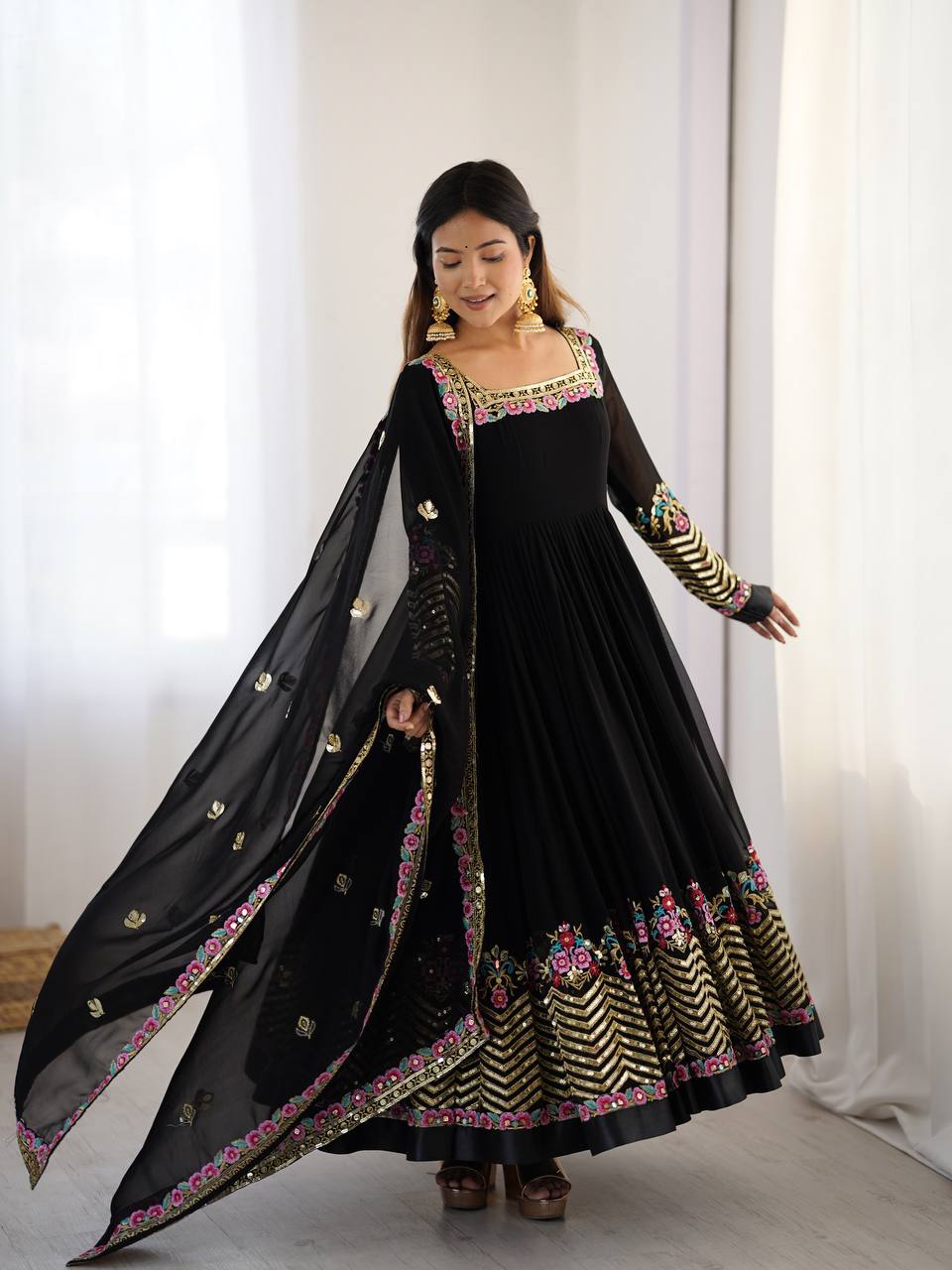 Embroided gown set