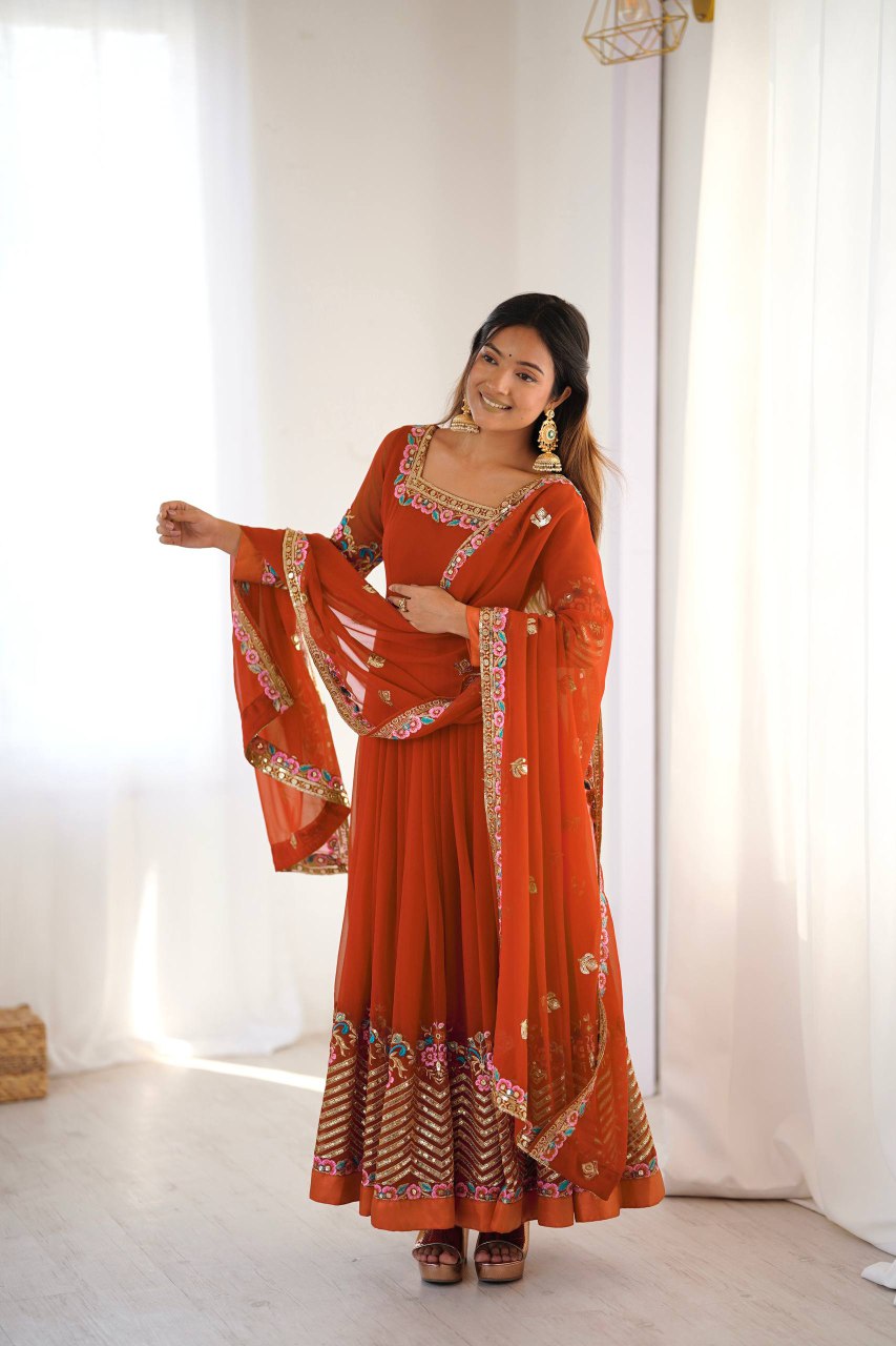 Embroided gown set
