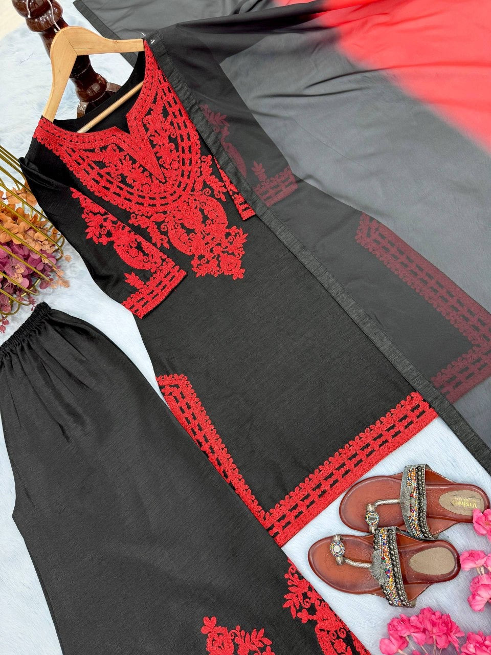 Contrast embroidered kurta set