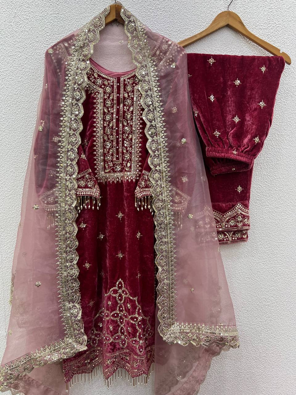 Pink velvet bell sleeves kurta set