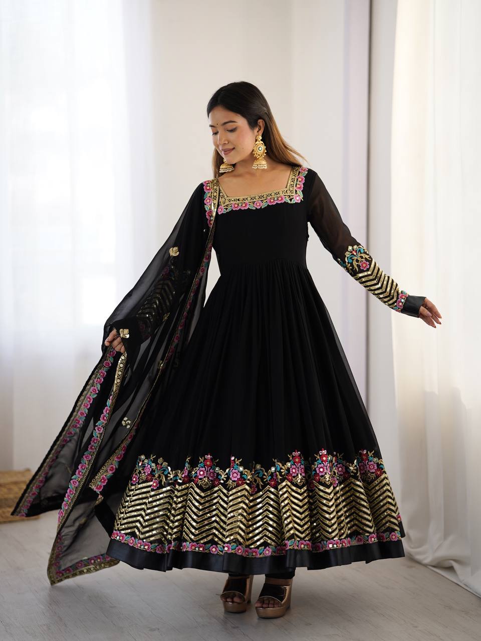 Embroided gown set