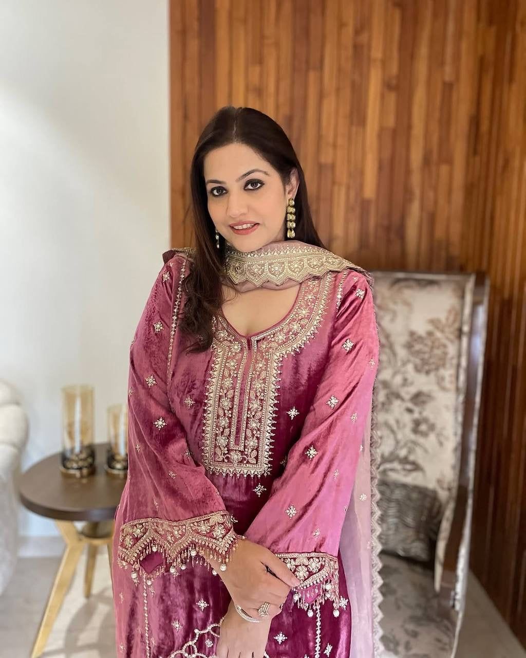 Pink velvet bell sleeves kurta set